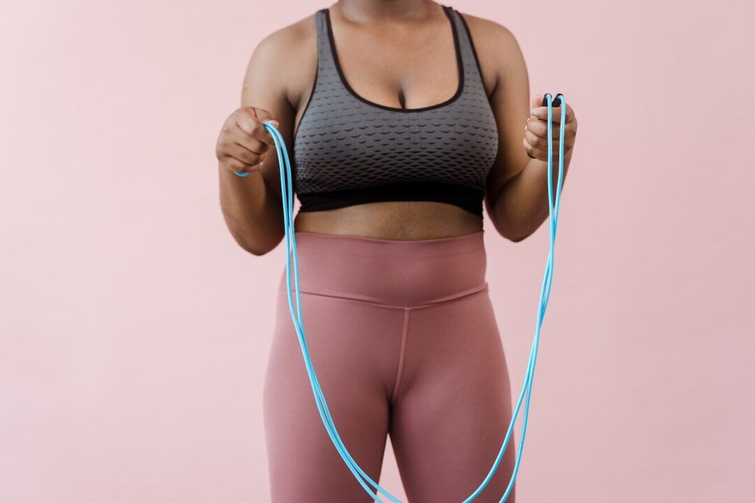 Jumping rope is a cardiovascular workout that allows you to lose weight in the abdominal area