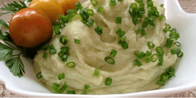 Mashed made of colorful cabbage with tomatoes